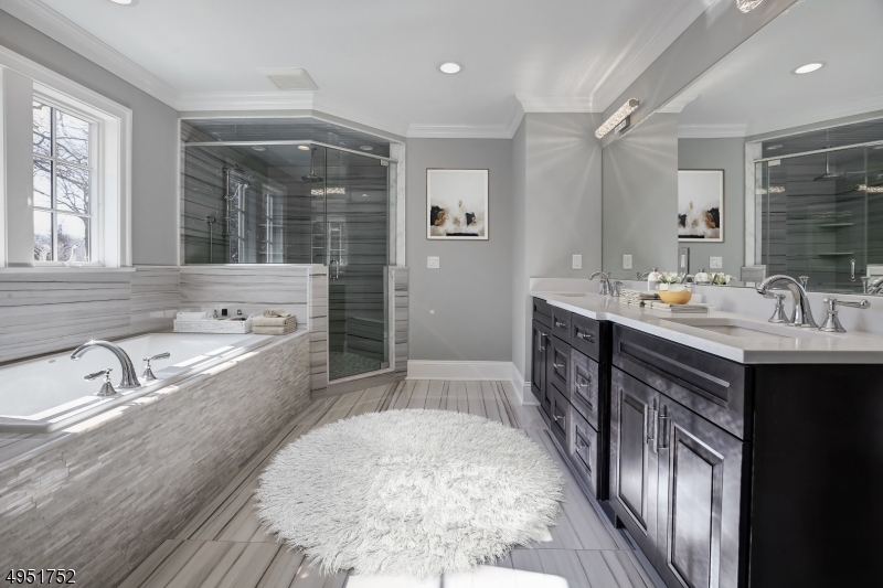 ROLLING HILL - Residential