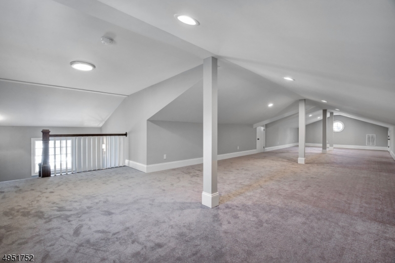ROLLING HILL - Residential