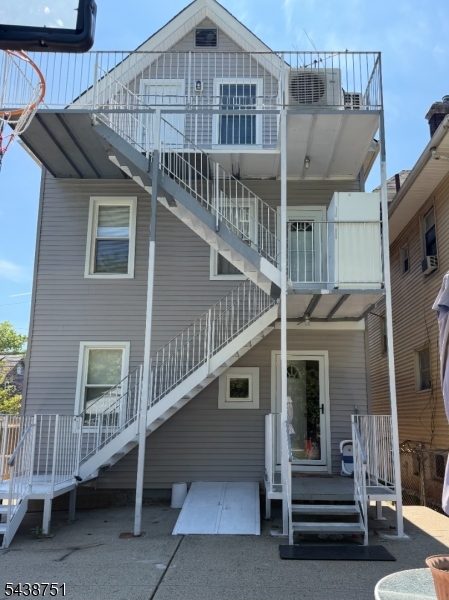 North Avenue - Residential Income