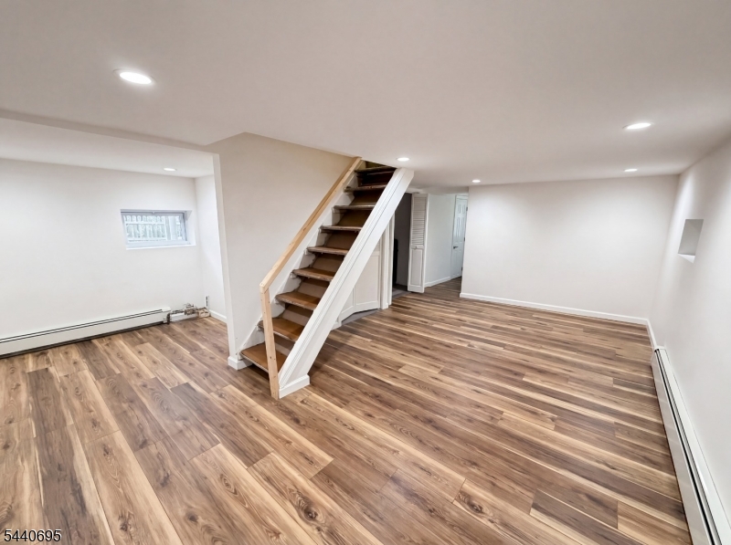MONTVILLE - Residential