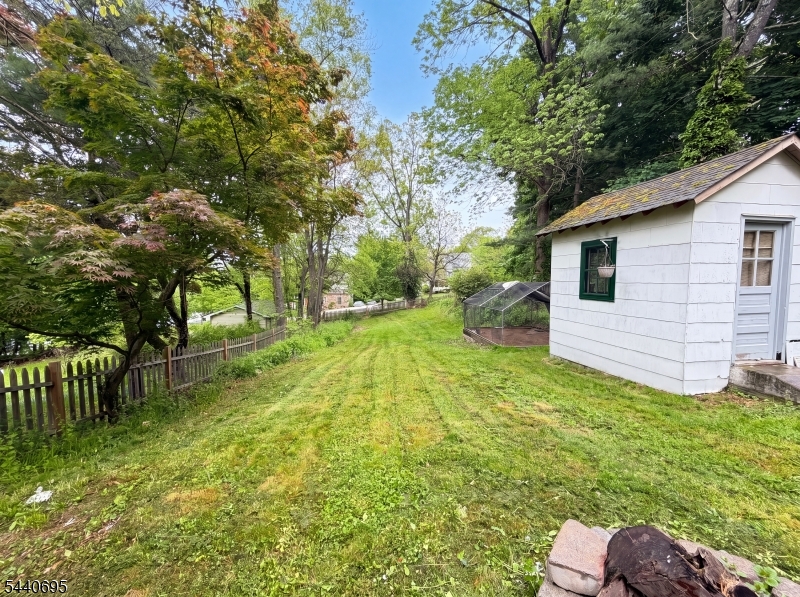MONTVILLE - Residential