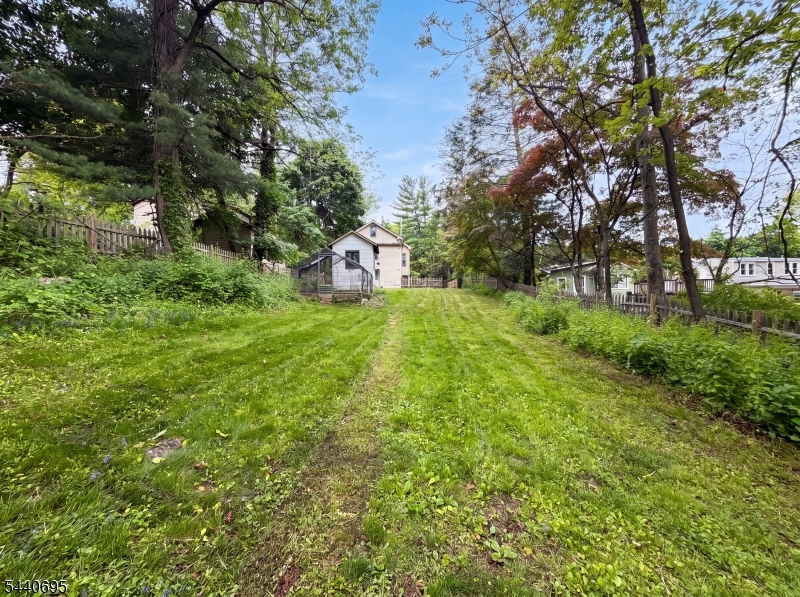 MONTVILLE - Residential