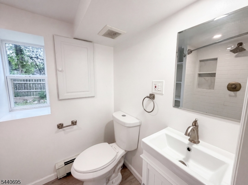 MONTVILLE - Residential