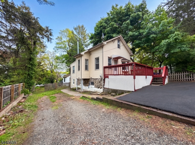 MONTVILLE - Residential