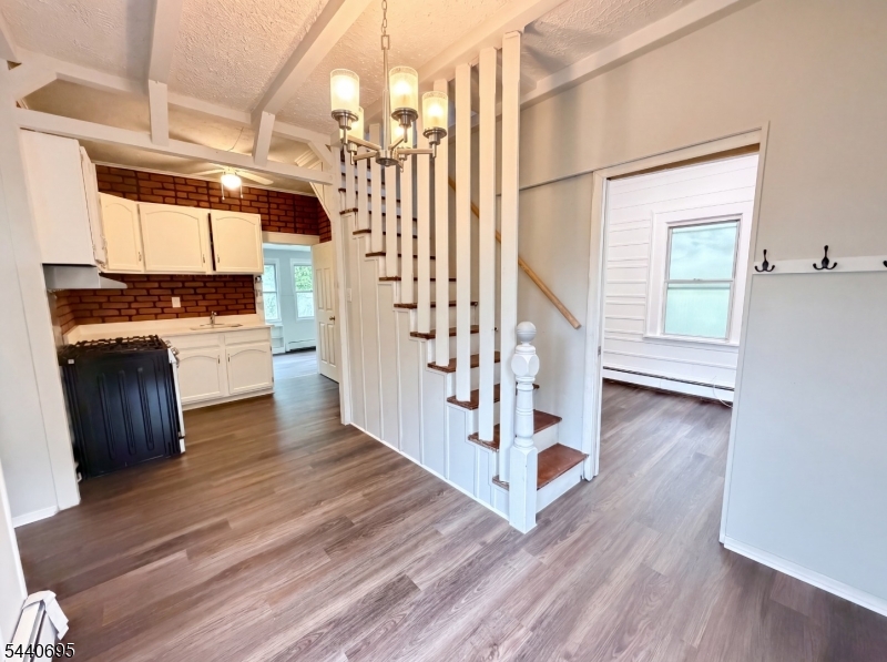 MONTVILLE - Residential