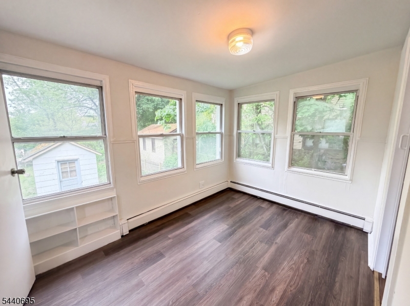 MONTVILLE - Residential