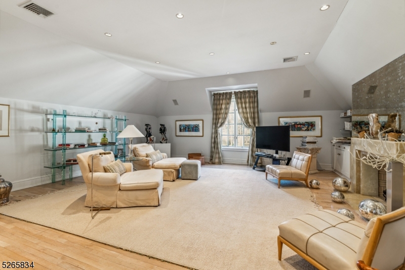 Llewelyn Park - Residential