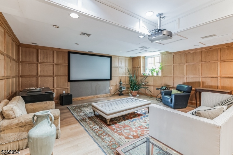 Llewelyn Park - Residential