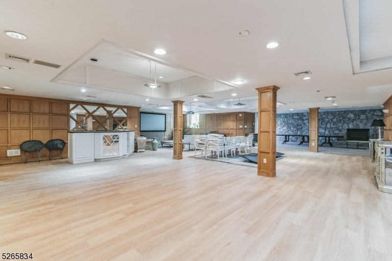 Llewelyn Park - Residential