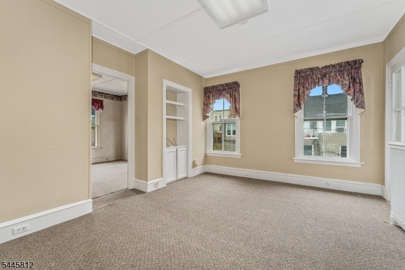 MAIN STREET - Commercial Lease