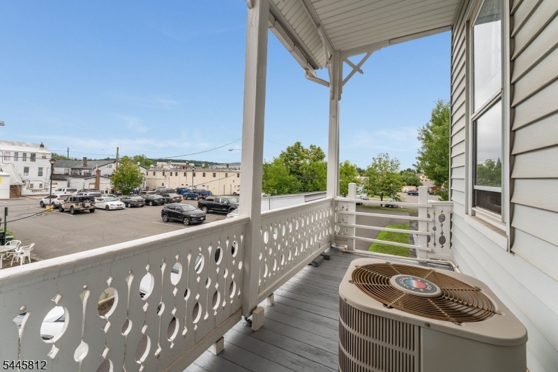 MAIN STREET - Commercial Lease