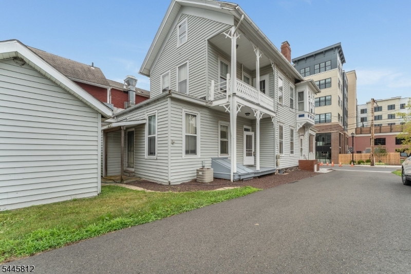 MAIN STREET - Commercial Lease