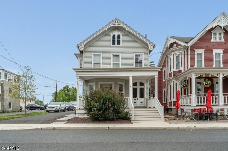 MAIN STREET - Commercial Lease