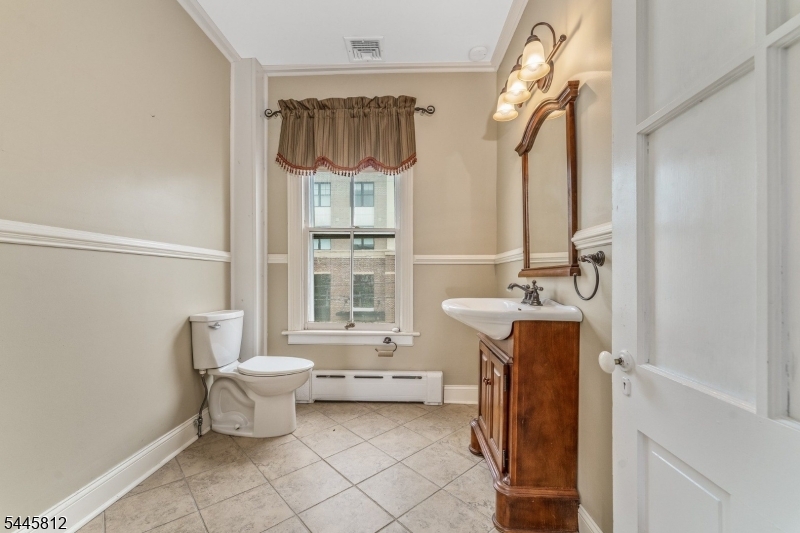 MAIN STREET - Commercial Lease