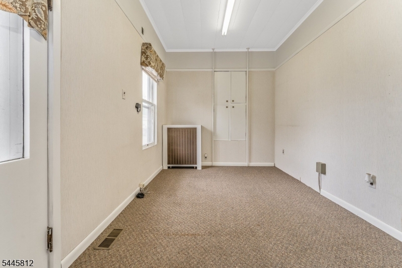 MAIN STREET - Commercial Lease