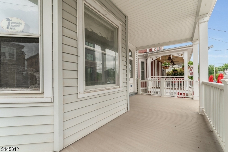 MAIN STREET - Commercial Lease