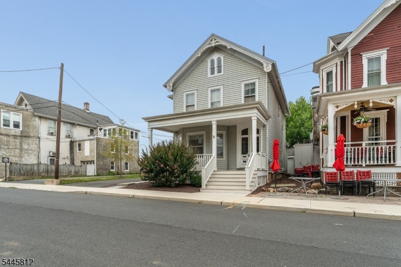 MAIN STREET - Commercial Lease
