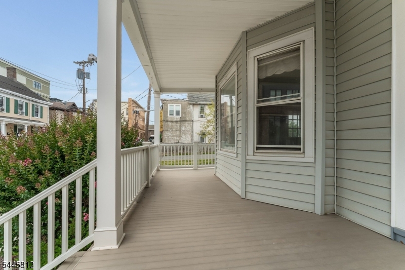 MAIN STREET - Commercial Lease