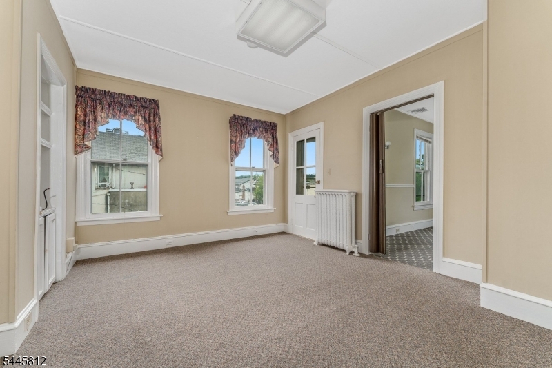 MAIN STREET - Commercial Lease