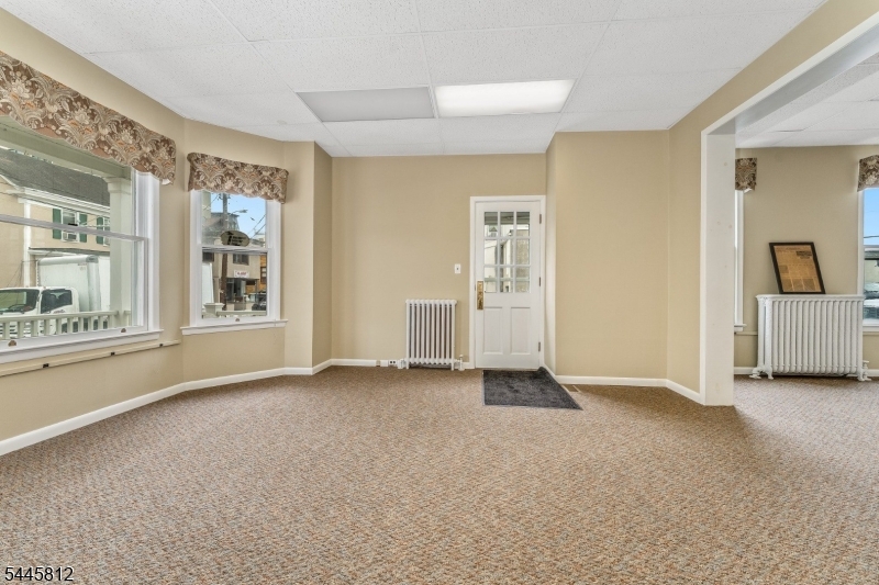 MAIN STREET - Commercial Lease