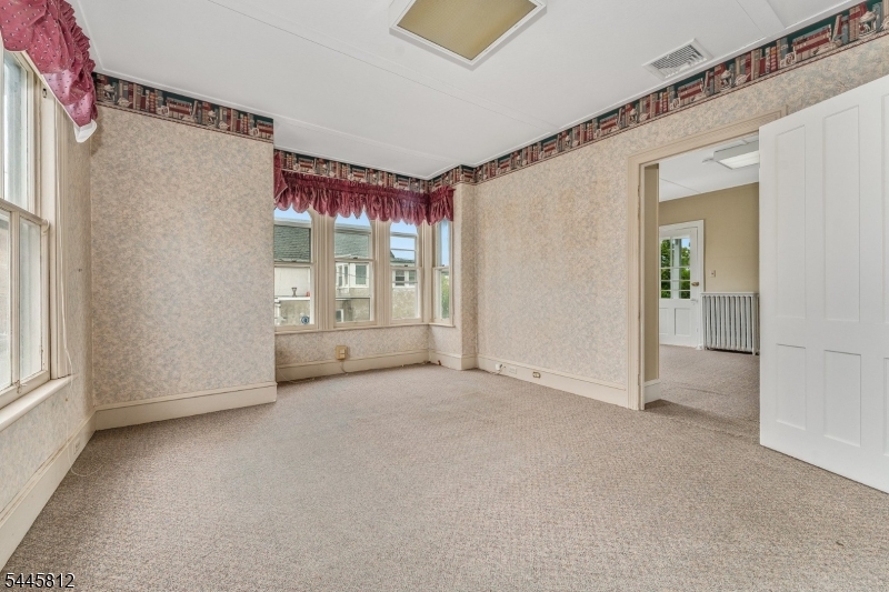 MAIN STREET - Commercial Lease