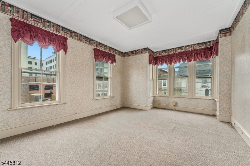 MAIN STREET - Commercial Lease