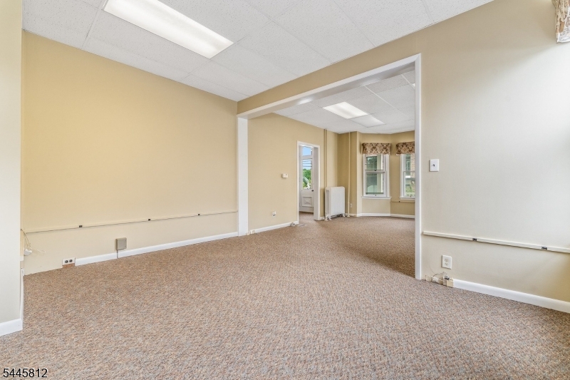 MAIN STREET - Commercial Lease