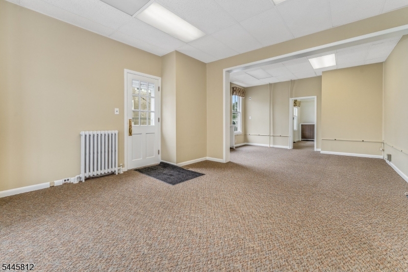 MAIN STREET - Commercial Lease