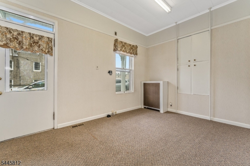 MAIN STREET - Commercial Lease