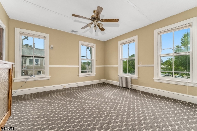 MAIN STREET - Commercial Lease