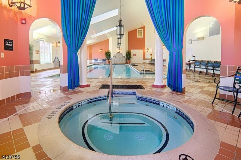 CANAL WALK - Residential