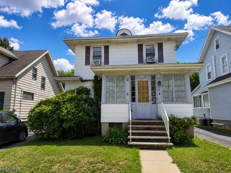 Welcome to 103 Smallwood Ave, Belleville! This 3-bedroom single-family home is full of potential and ready for its next chapter. Whether you're a first-time buyer, someone looking to create their dream home, or a homeowner seeking the opportunity to build equity, this property offers a great foundation to make it your own. Conveniently located near shopping, dining, parks, schools, major highways, and public transportation. With a little vision and updating, this home can truly shine!