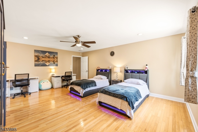 Mazdabrook Commons - Residential