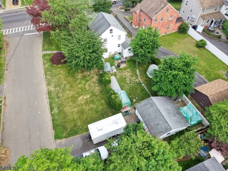 Near Border of Millburn/SH - Land