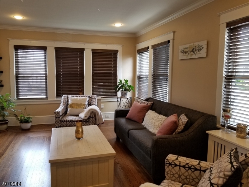 IN TOWN - Residential Income