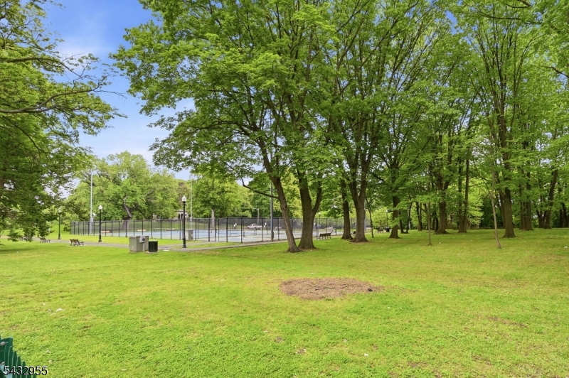 Parc West Condominium Assoc - Residential