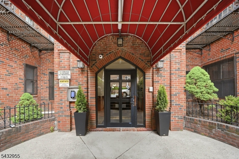 Parc West Condominium Assoc - Residential