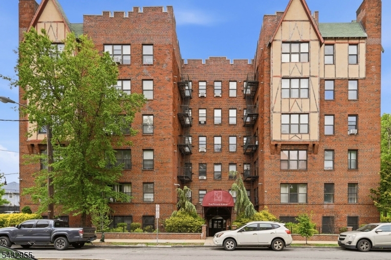 Parc West Condominium Assoc - Residential
