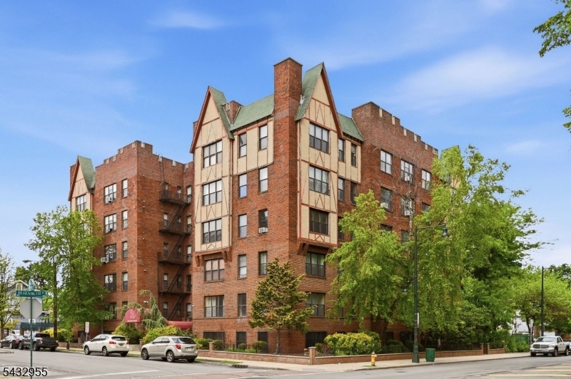 Parc West Condominium Assoc - Residential