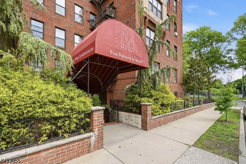 Parc West Condominium Assoc - Residential