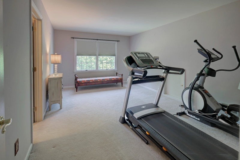 WELLINGTON KNOLLS - Residential