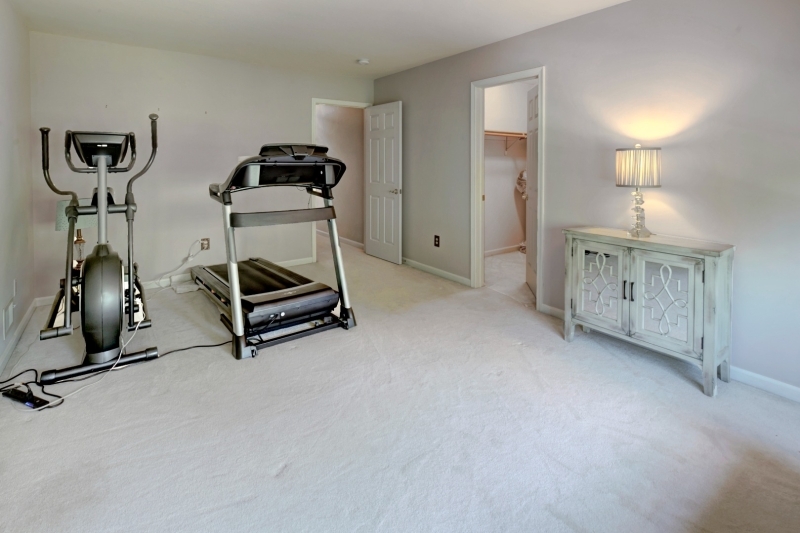 WELLINGTON KNOLLS - Residential
