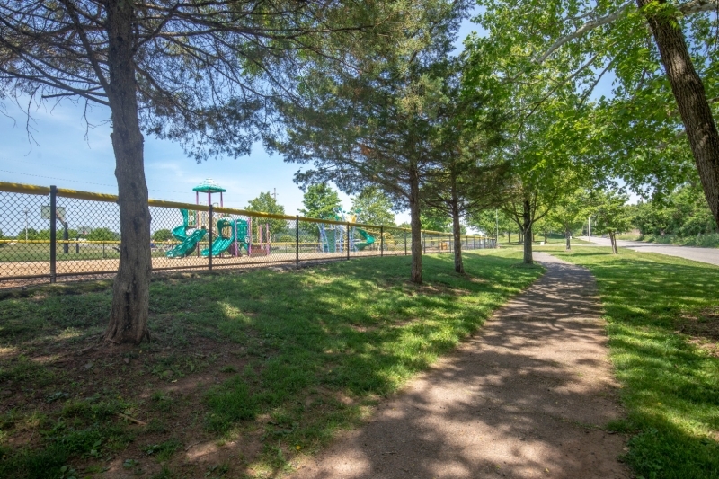 WELLINGTON KNOLLS - Residential