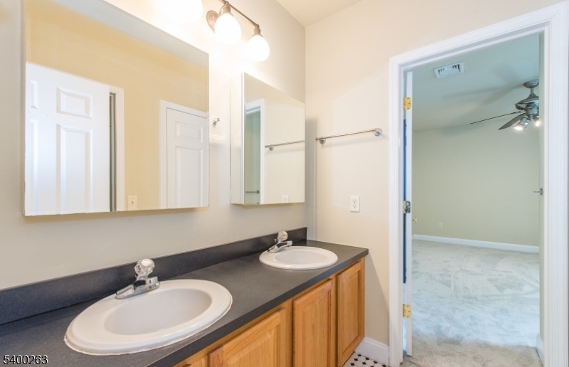 Apartment - Residential Lease