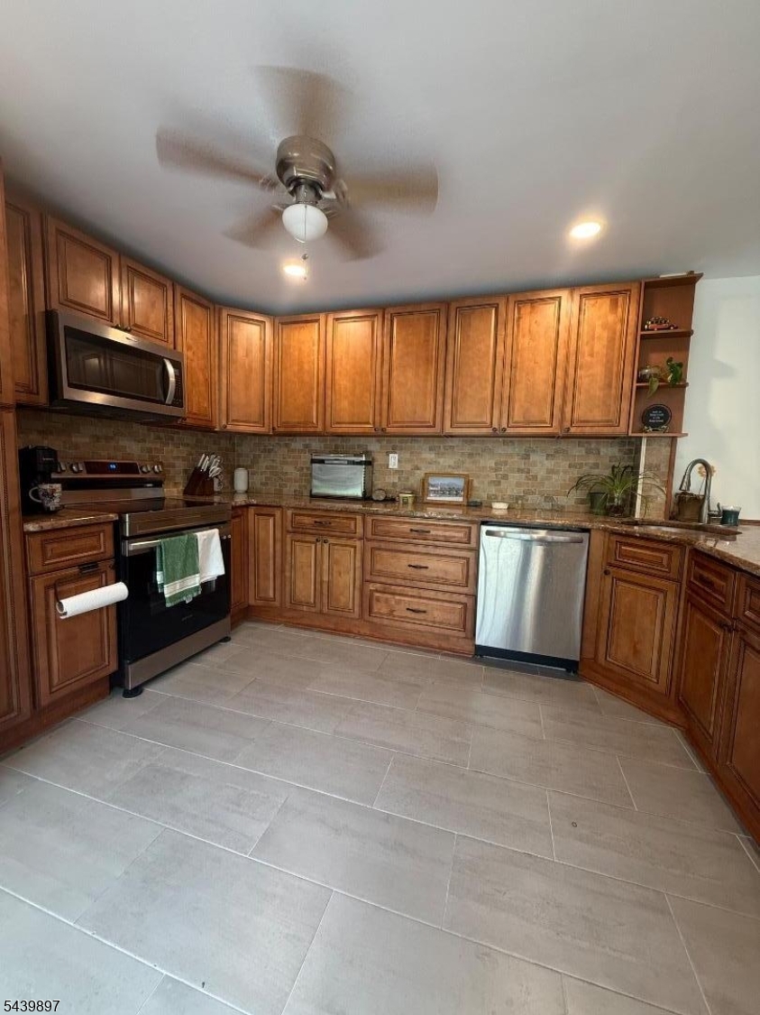 Barry Lakes - Residential