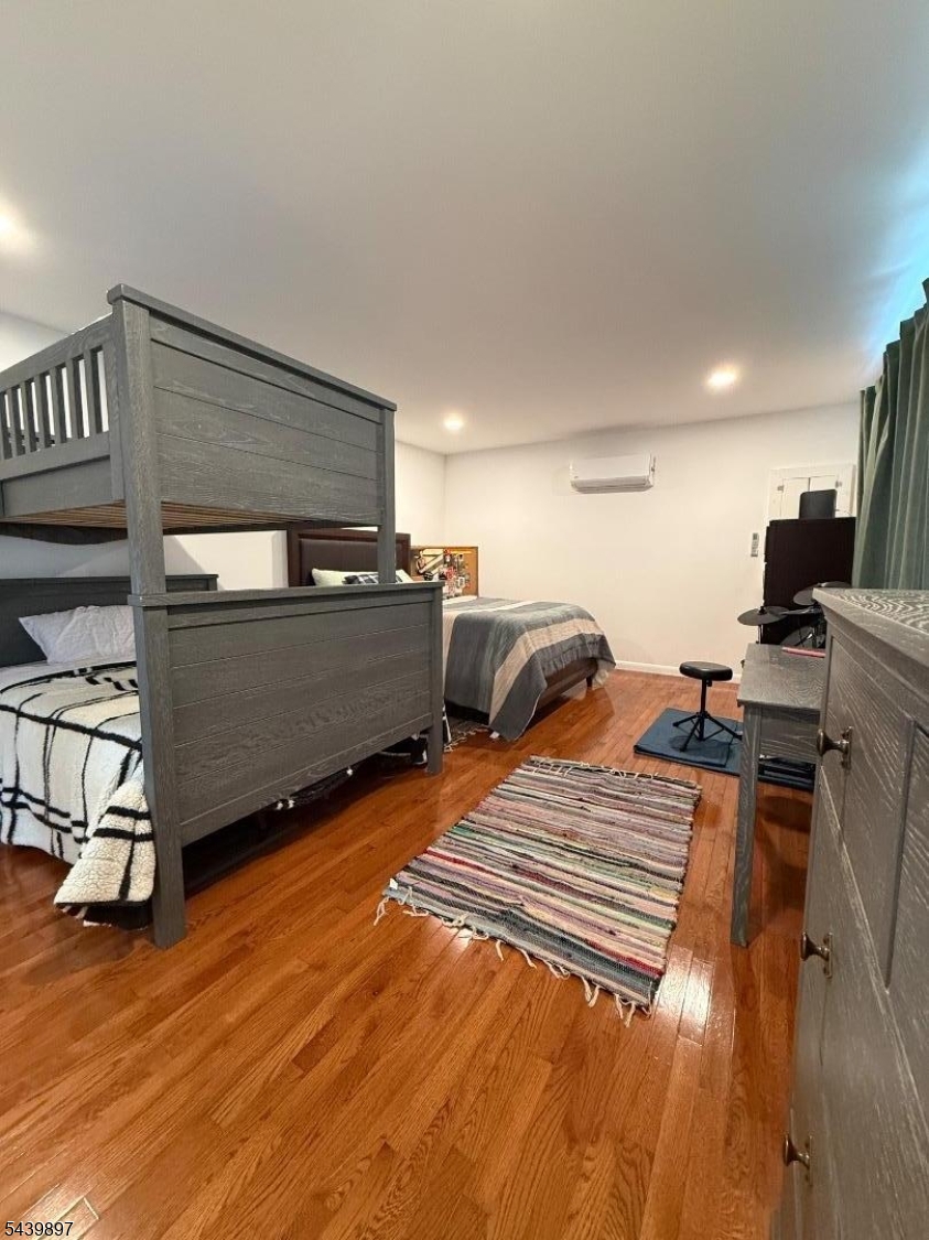 Barry Lakes - Residential
