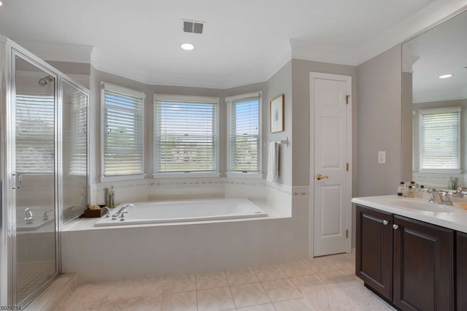 Ironia, Heritage VIII - Residential