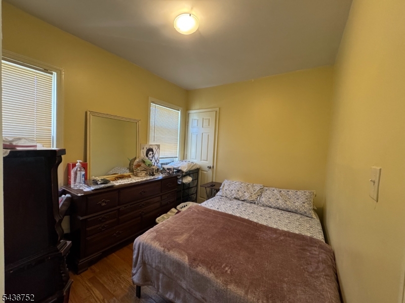 Weequahic section - Residential Income