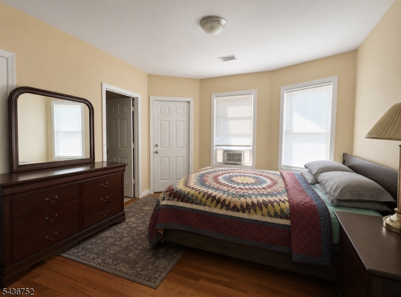 Weequahic section - Residential Income
