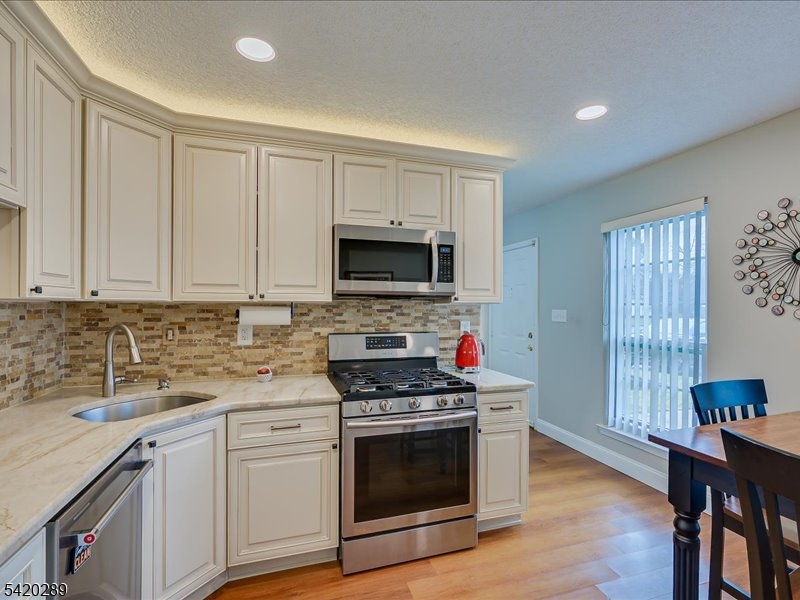 Absolutely Beautiful 3Bedrooms 2.5Bath With Sunroom, Fireplace, Private Backyard With View of the Lake in Desirable Governors Pointe. LARGEST Model, Remodeled Kitchen With Granite Countertops, Stainless Steel Appliances, Gorgeous Backsplash Blends in Beautifully, Remodeled Bath, Newer Laminated Floors, Centrally Located. Buses Across from Development, NJ Transit Trains About 5 Min Away, Shopping Centers, Gyms, Daycare Nearby. A Must See...